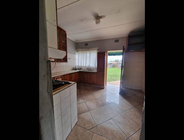 10 BEDROOM HOUSE FOR SALE IN KEMPTON PARK EXT 02